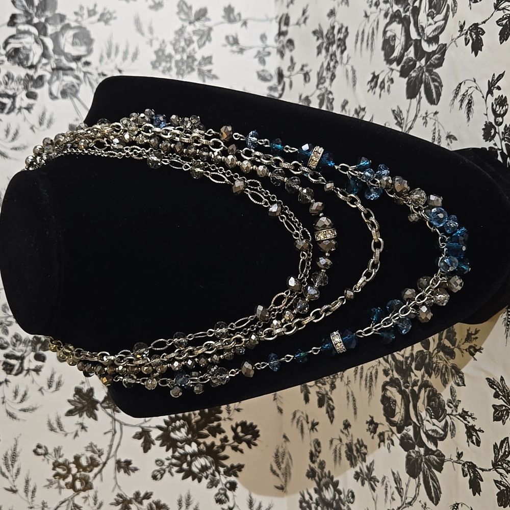 White House black market necklace jb7